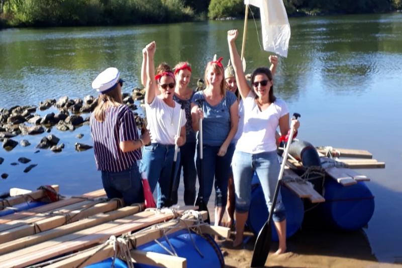 Floßbau mit Probefahrt