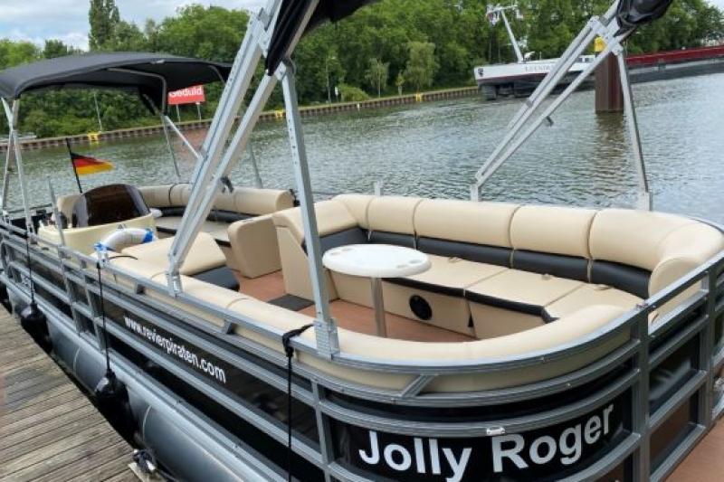 TOP luxuriöse Motorboote bei Revierpiraten